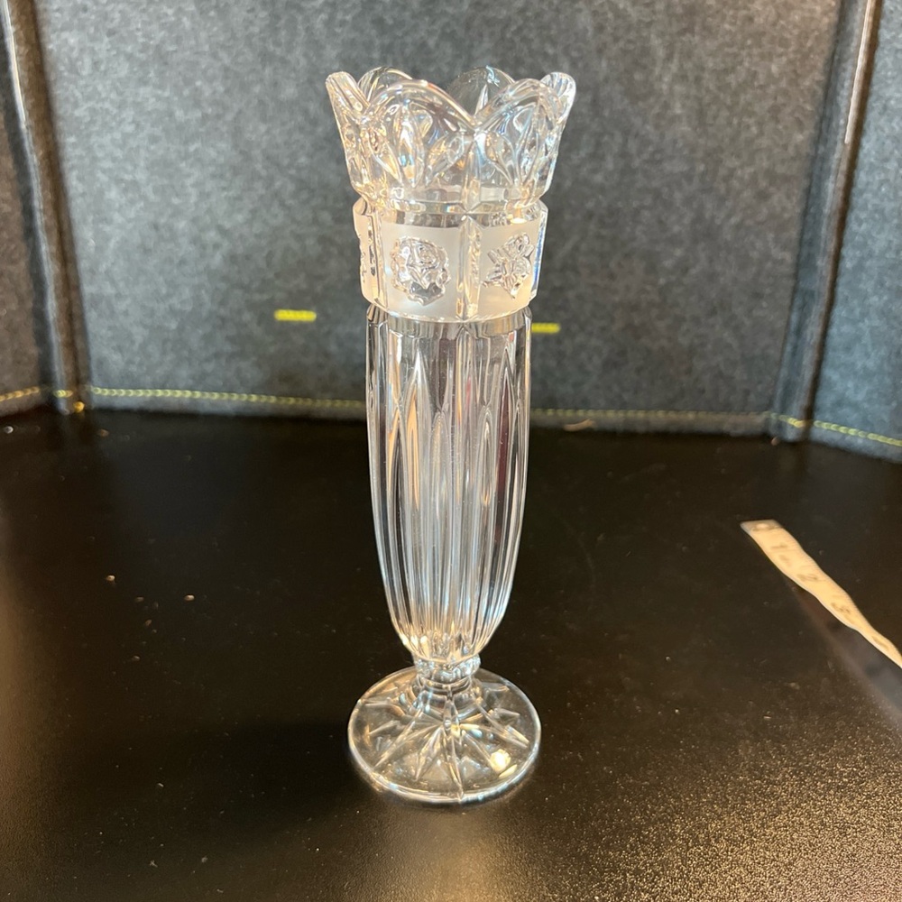 Vintage NIB‎ Oneida Crystal Gardens 8" Footed Bud Vase C256107 2002